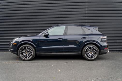 2022 Porsche Cayenne Base