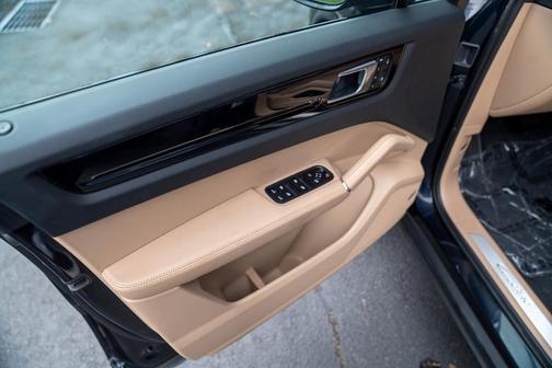 2022 Porsche Cayenne Base