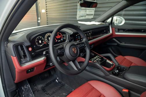 2025 Porsche Cayenne AWD