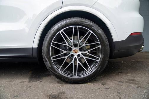 2025 Porsche Cayenne AWD