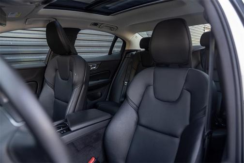 2022 Volvo S60 B5 Momentum