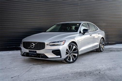 2022 Volvo S60 B5 Momentum