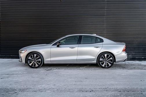 2022 Volvo S60 B5 Momentum
