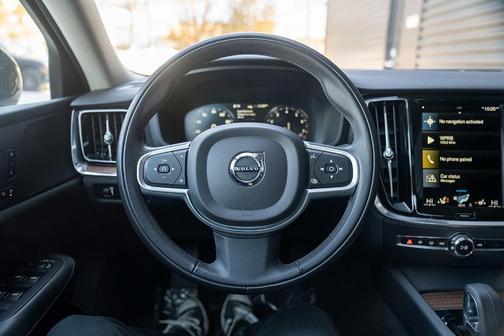 2022 Volvo S60 B5 Momentum