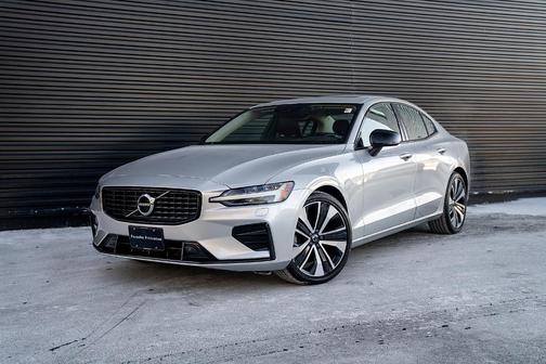 2022 Volvo S60 B5 Momentum