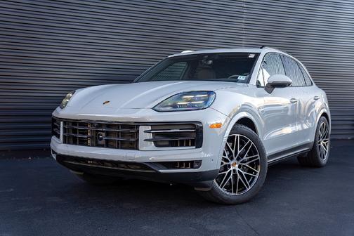 Chalk 2026 Porsche Cayenne Base