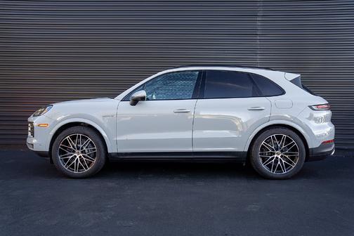 Chalk 2026 Porsche Cayenne Base