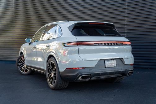 Chalk 2026 Porsche Cayenne Base