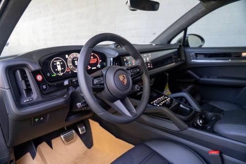 2025 Porsche Cayenne GTS