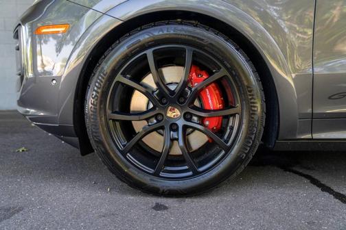 2025 Porsche Cayenne GTS