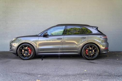 2025 Porsche Cayenne GTS
