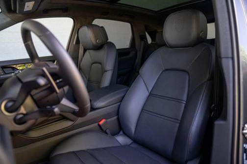 2025 Porsche Cayenne GTS