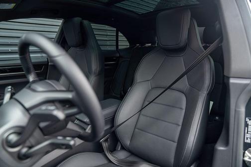 2025 Porsche Macan 4