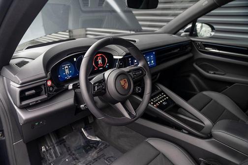 2025 Porsche Macan 4