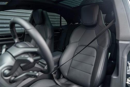 2025 Porsche Macan 4