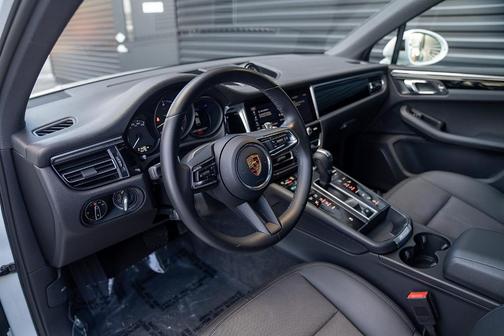 2022 Porsche Macan 