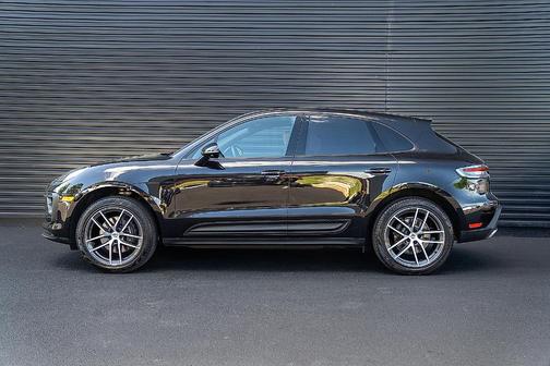 Jet Black Metallic 2026 Porsche Macan