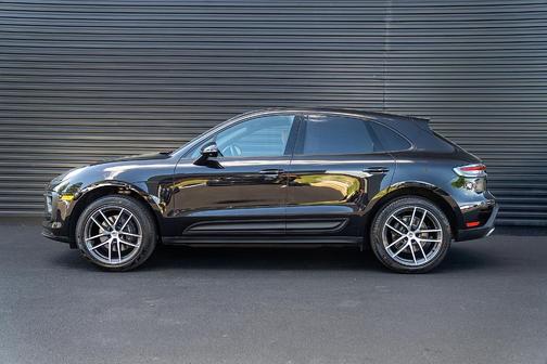 Jet Black Metallic 2026 Porsche Macan