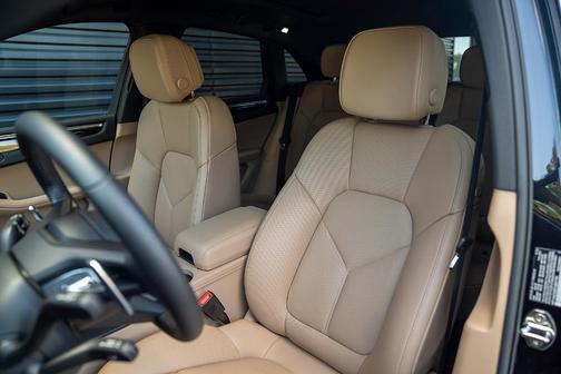 Jet Black Metallic 2026 Porsche Macan