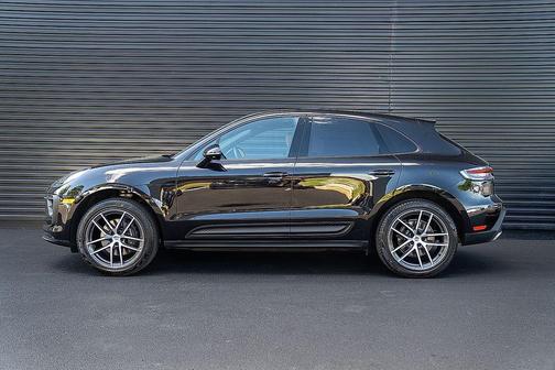 Jet Black Metallic 2026 Porsche Macan