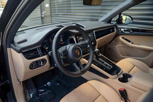 Jet Black Metallic 2026 Porsche Macan