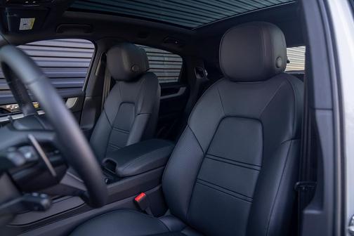 Chalk 2025 Porsche Cayenne