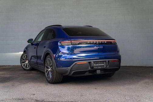 2025 Porsche Macan Electric 4S