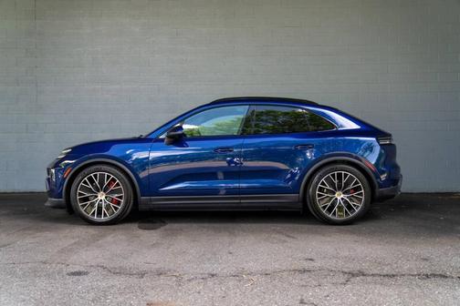2025 Porsche Macan Electric 4S