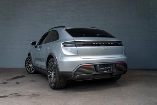 2025 Porsche Macan Electric Base