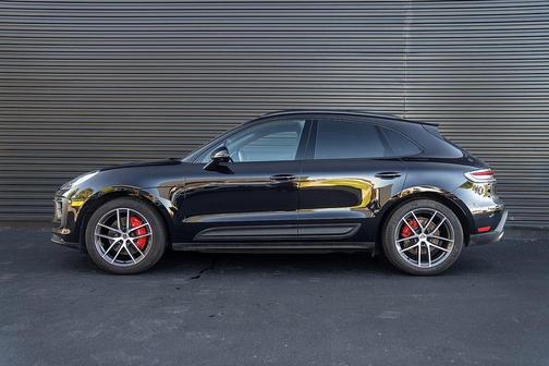 Jet Black Metallic 2026 Porsche Macan S