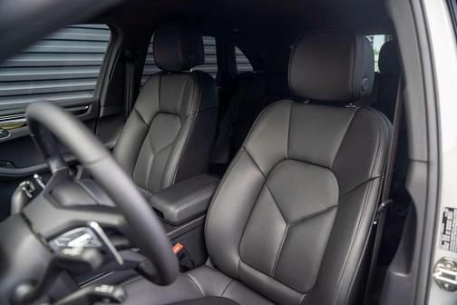 Jet Black Metallic 2026 Porsche Macan S