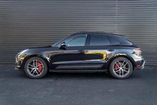 Jet Black Metallic 2026 Porsche Macan S