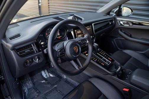 Jet Black Metallic 2026 Porsche Macan S