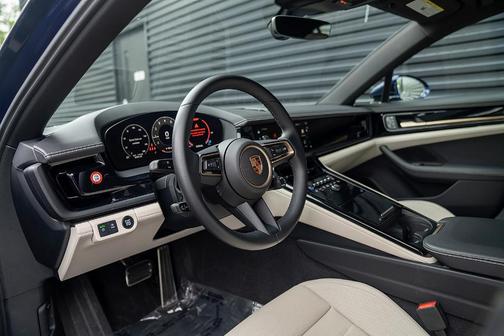 2024 Porsche Panamera 4