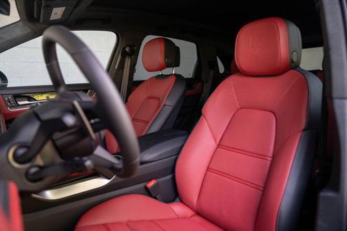 2025 Porsche Cayenne Turbo