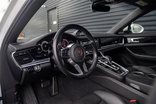 2017 Porsche Panamera 4S