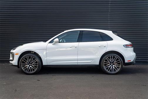2025 Porsche Macan Base