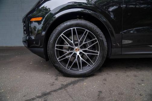 2025 Porsche Cayenne AWD