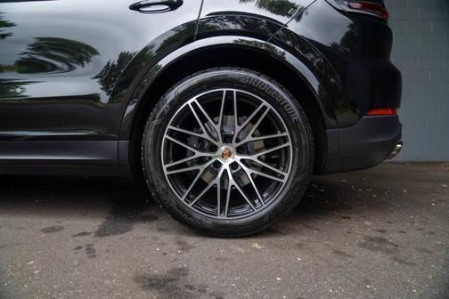 2025 Porsche Cayenne AWD
