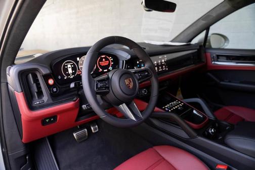 2025 Porsche Cayenne GTS