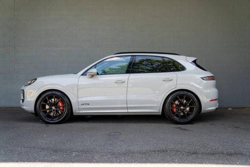 2025 Porsche Cayenne GTS