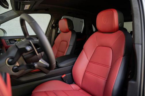 2025 Porsche Cayenne GTS