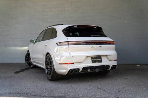 2025 Porsche Cayenne GTS