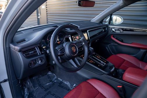 2025 Porsche Macan 