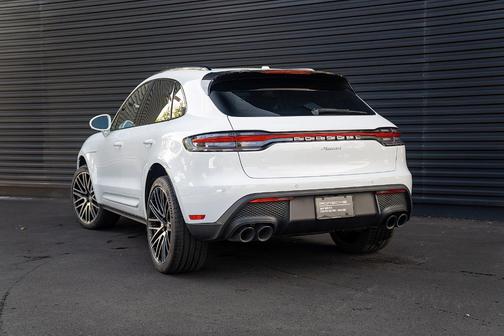2025 Porsche Macan Base