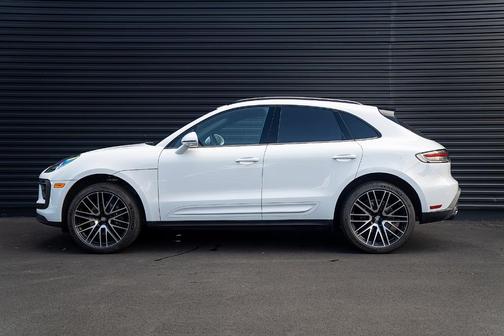2025 Porsche Macan Base