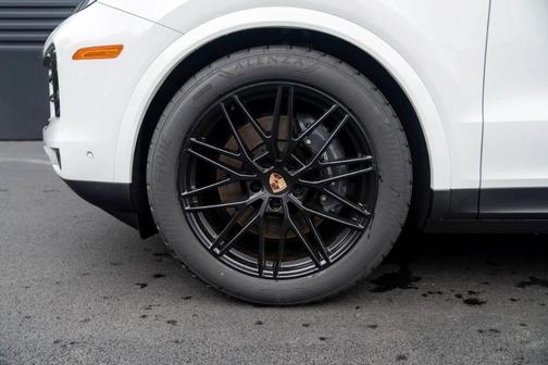 2025 Porsche Cayenne AWD