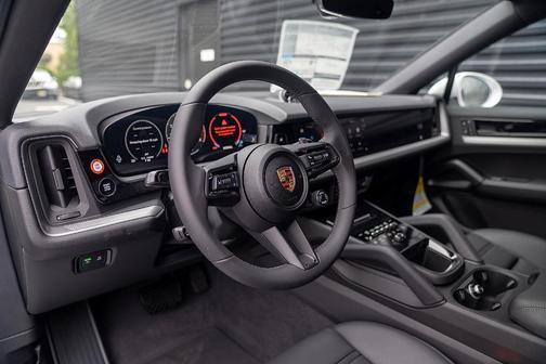 2025 Porsche Cayenne AWD