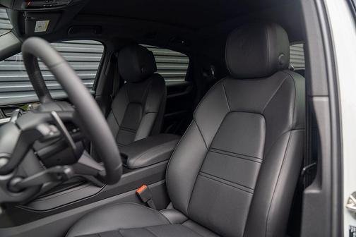 2025 Porsche Cayenne AWD