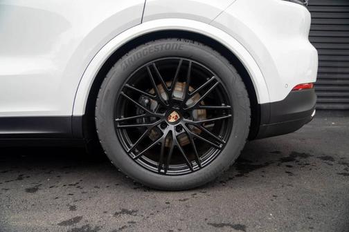 2025 Porsche Cayenne AWD